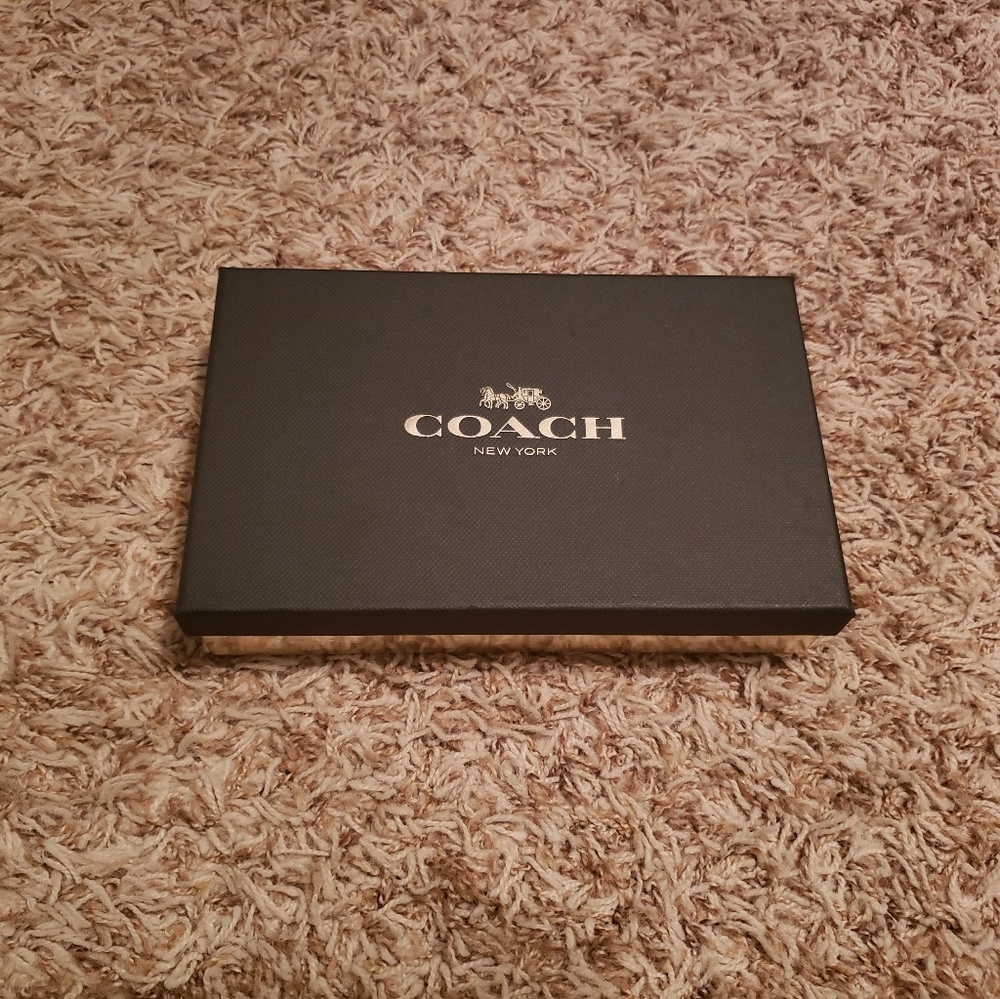Coach wristlet - Picture 3 of 4